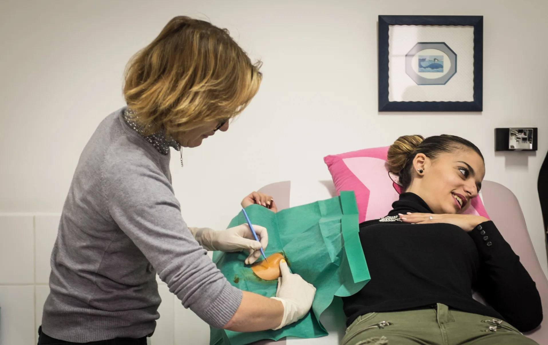 Pose et dépose d'implant contraceptif